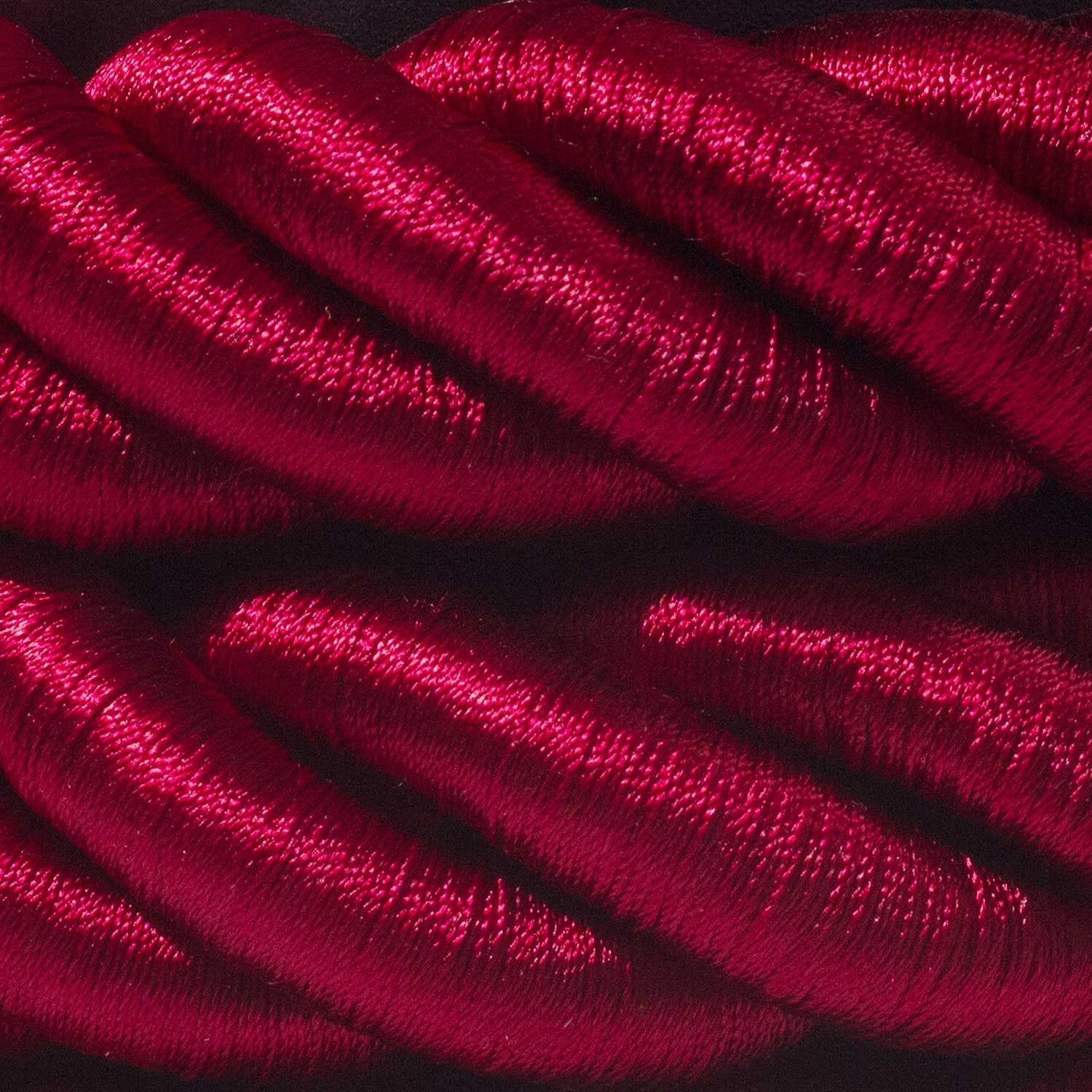 Corde 3XL, câble électrique 3x0,75. Revêtement en tissu bordeaux foncé brillant. Diamètre 30mm.