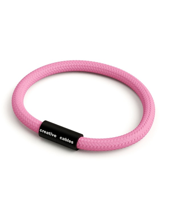 Bracelet avec fermoir magnétique noir mat et câble RM08 (effet soie Fuchsia)