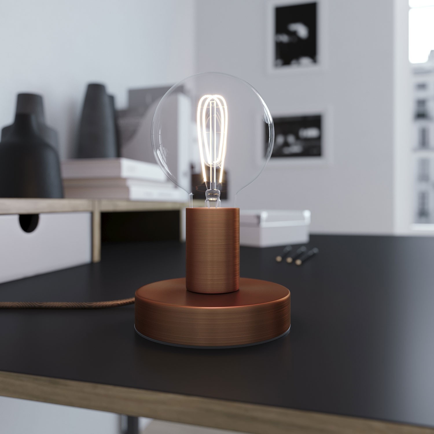 Posaluce - Lampe de table en métal  avec fiche bipolaire