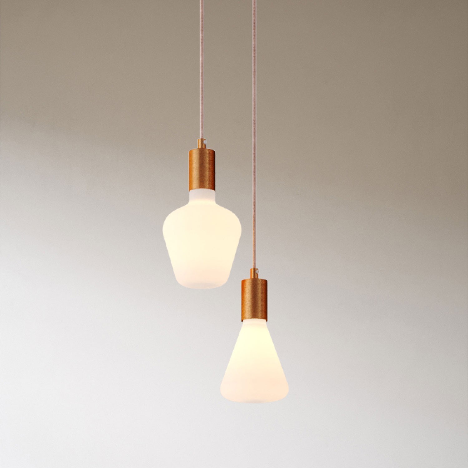 Lampe suspension multiple 2 bras avec câble textile et finitions en métal